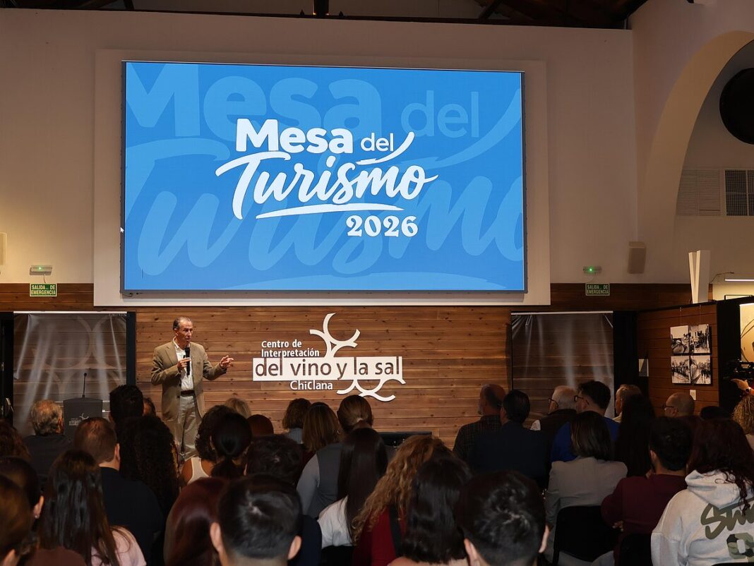 Chiclana reúne la Mesa del Turismo para analizar la temporada turística 2026