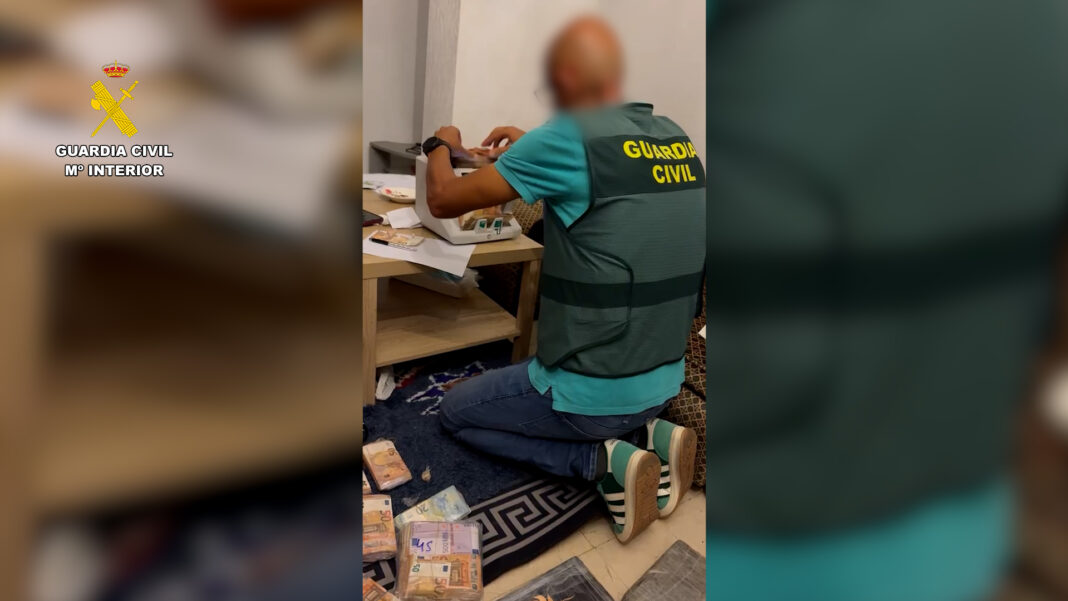 El puerto de Algeciras ve detenidos a ocho estibadores en la operación Uroboros